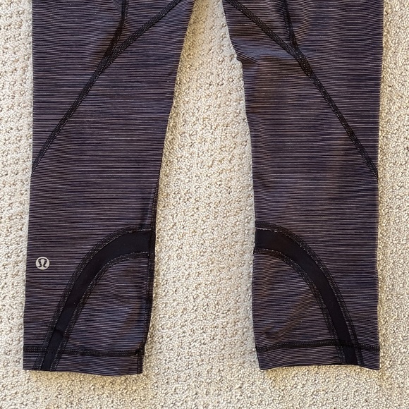 Lululemon black heather grey stripe capris small - Picture 8 of 8